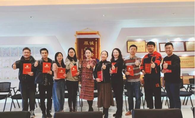 愛有溫度，心有未來--東達(dá)建材2022榮譽(yù)表彰圓滿成功